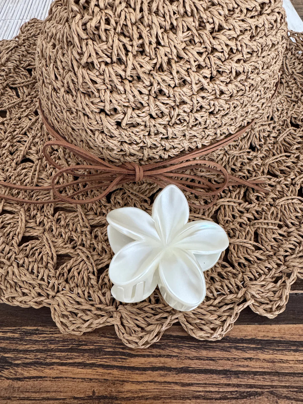 Frangipani Claw Clip